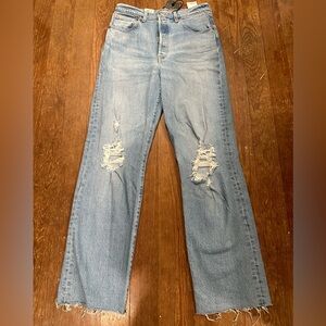 Levi’s Ribcage Straight Ankle Length Light Wash Distressed Denim Jeans — Size 30